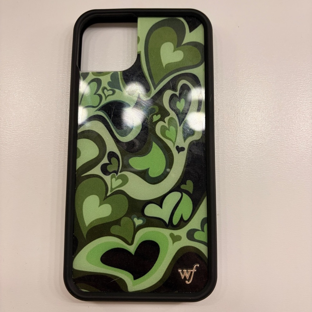 Wildflower Stylish Green Heart Pattern iPhone 14 Plus Case